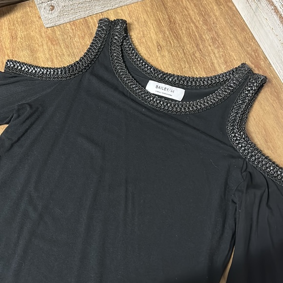 { 7 for 45$ } Bailey 44 X Anthropologie Harlow black open shoulder raw hem top - Picture 4 of 8